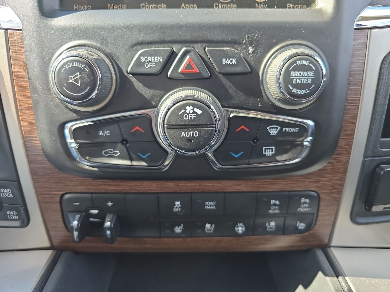 Used 2016 Brilliant Black Crystal Pearlcoat Ram Laramie image 14