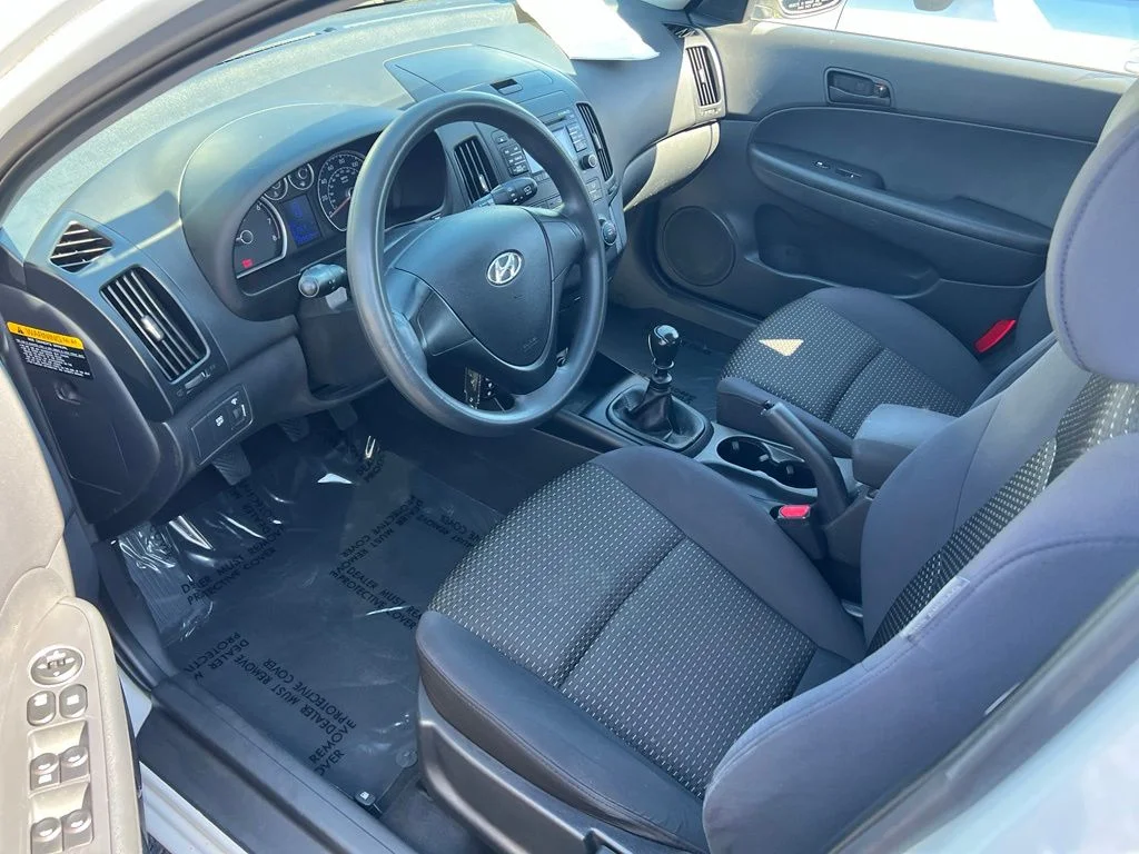 Used 2010 Polar White Hyundai GLS image 10