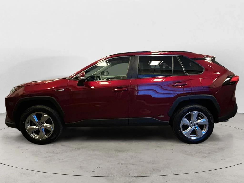Used 2021 Pearl Toyota XLE Premium image 2