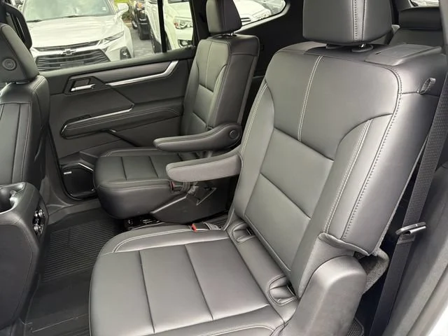 New 2026 Glacier White Tricoat GMC Elevation image 18