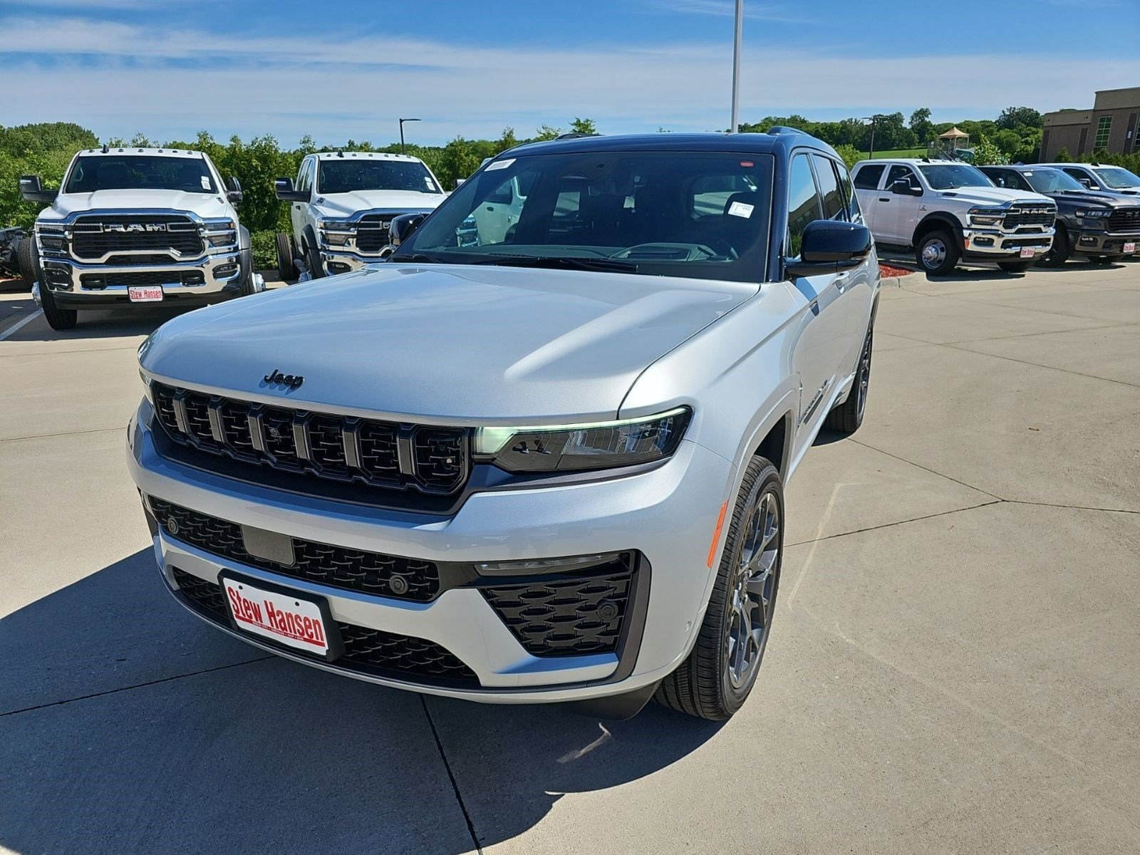 New 2026 Silver Zynith Jeep Summit image 1