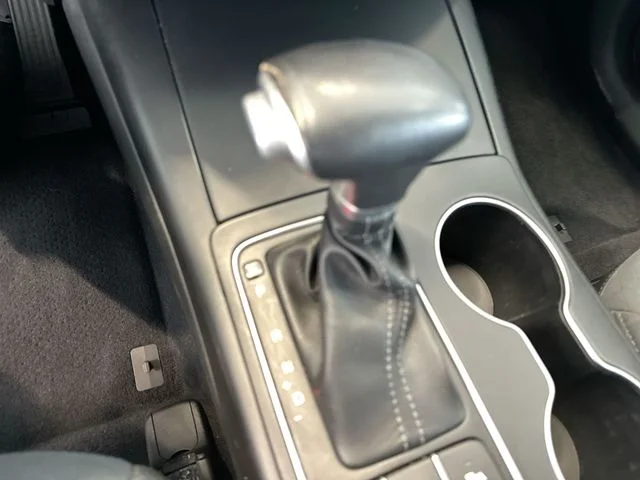 Used 2019 White Kia LX image 22