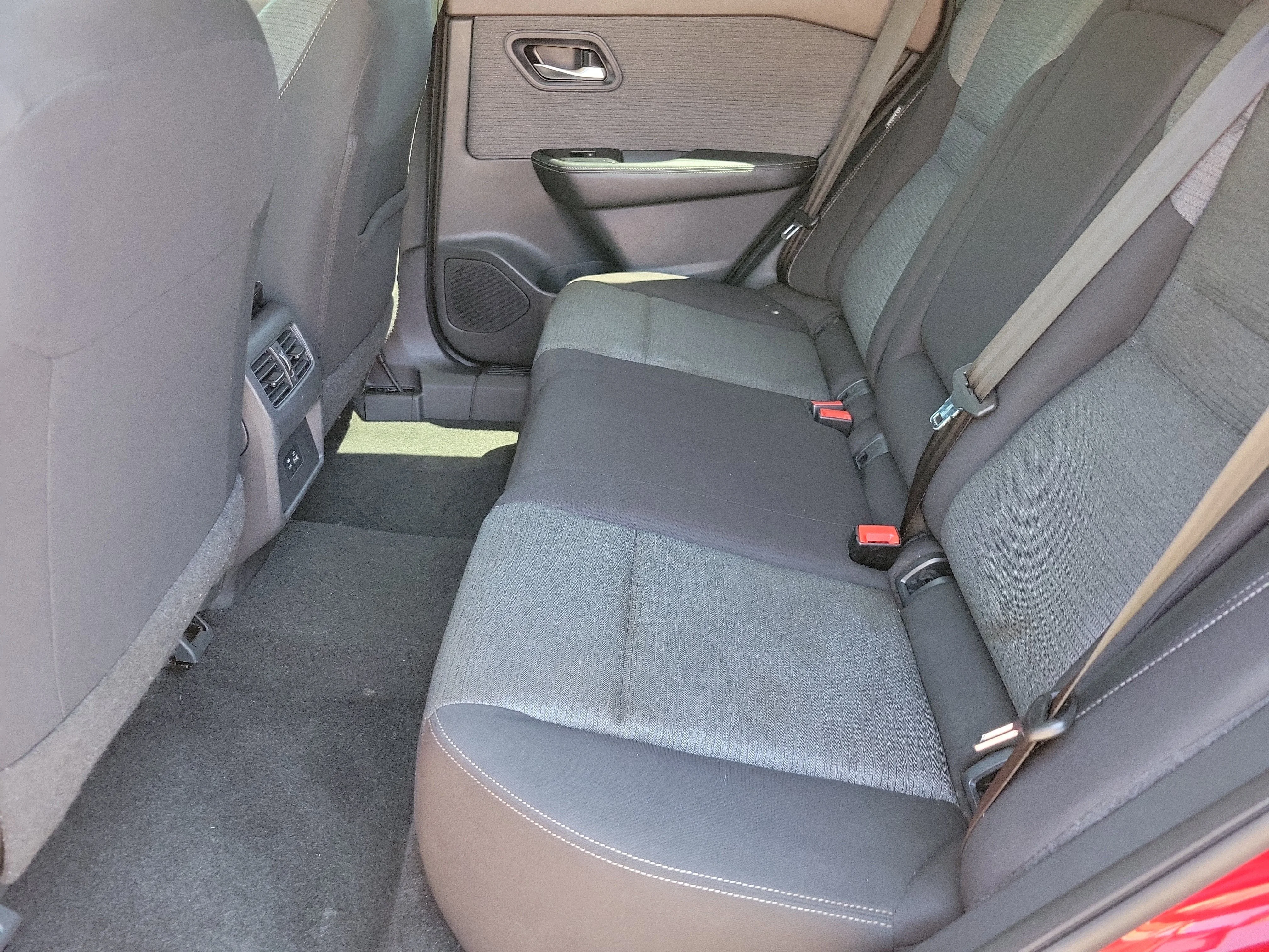 Used 2023 Scarlet Ember Tintcoat Nissan SV image 9