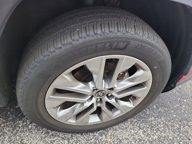 Used 2022 Red Toyota XLE Premium image 7