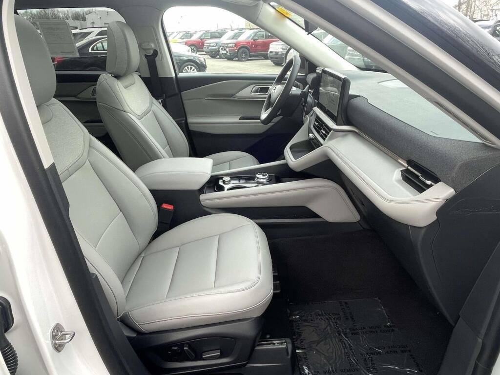 New 2026 Star White Metallic Tri-Coat Ford Active w/200A Pkg image 24