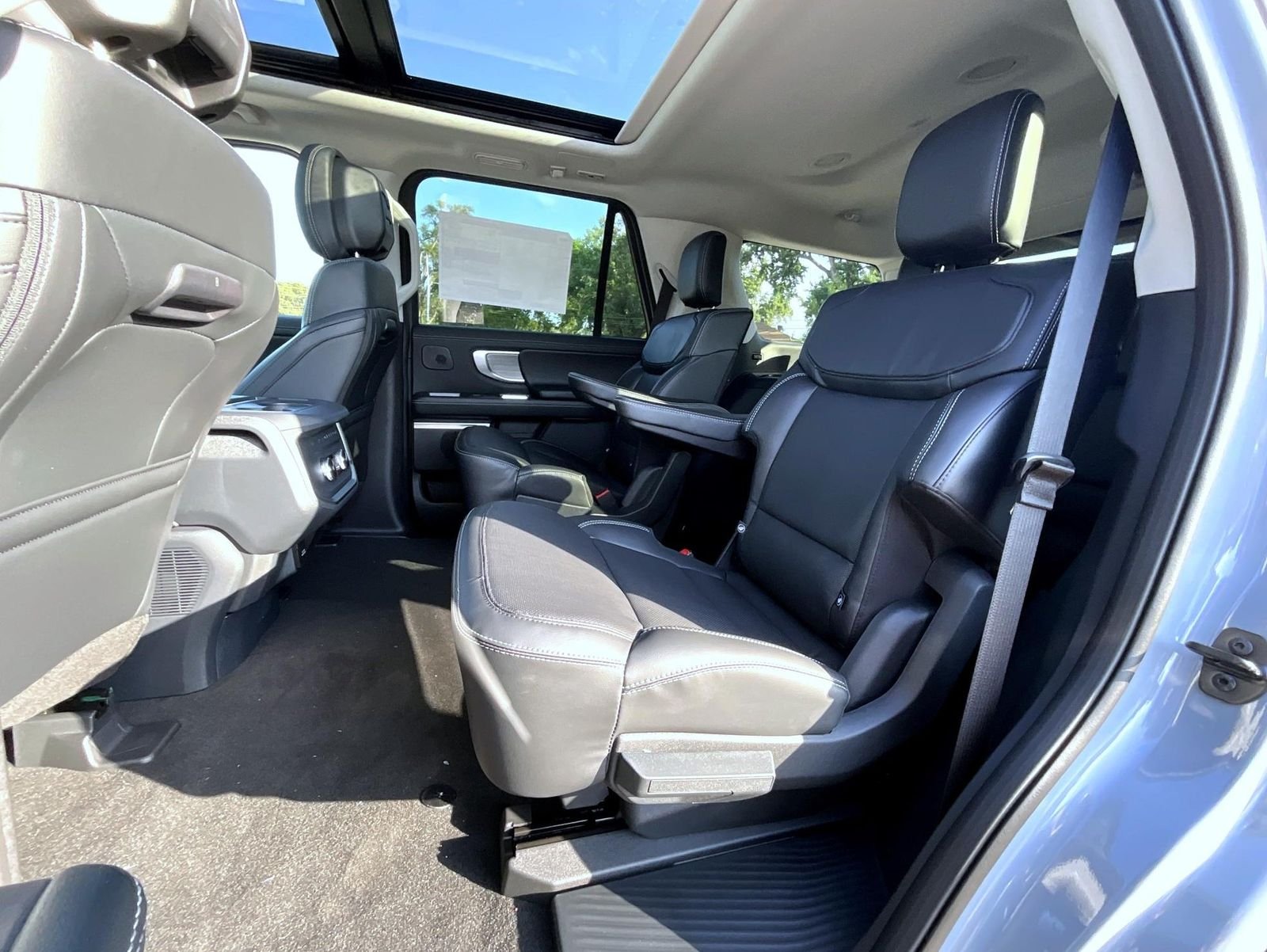 New 2027 Glacier Gray Metallic Tri-Coat Ford Platinum image 25