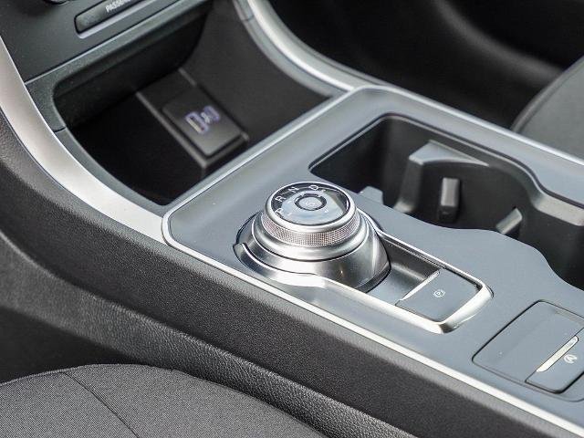 New 2024 Agate Black Metallic Ford SE image 45