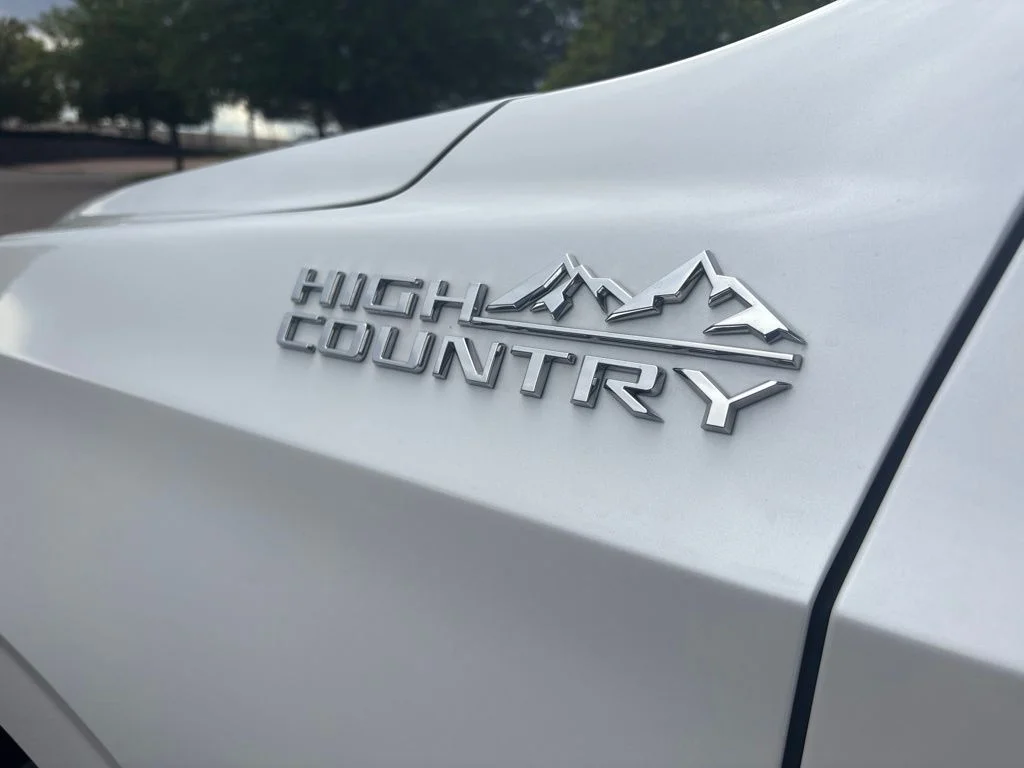 Used 2021 White Chevrolet High Country image 9