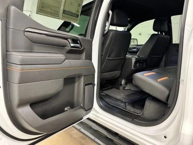 Used 2026 White GMC AT4 image 19