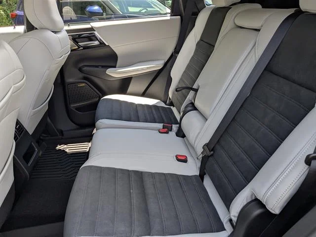 2025 Mitsubishi Outlander SE - Photo 14