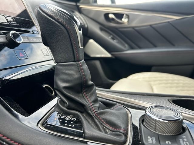 Used 2019 White INFINITI Red Sport 400 image 29