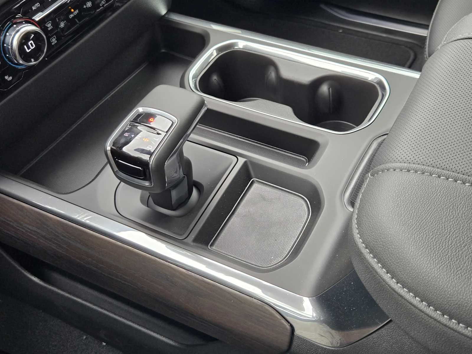 2026 GMC Sierra 1500 SLT - Photo 14