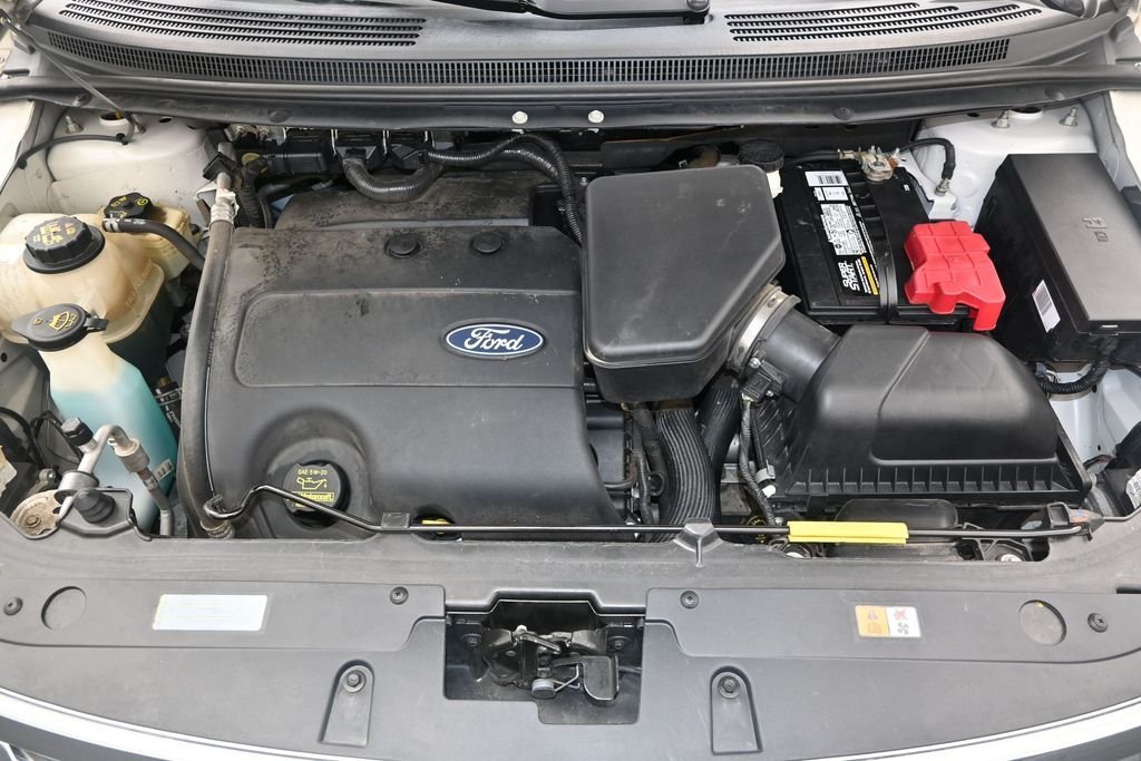 Used 2011 White Ford Limited image 22