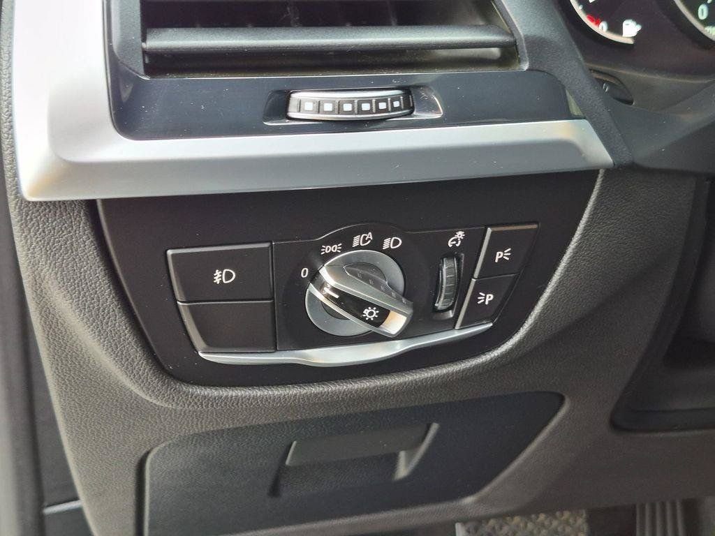 Used 2020 Silver BMW xDrive30i image 16