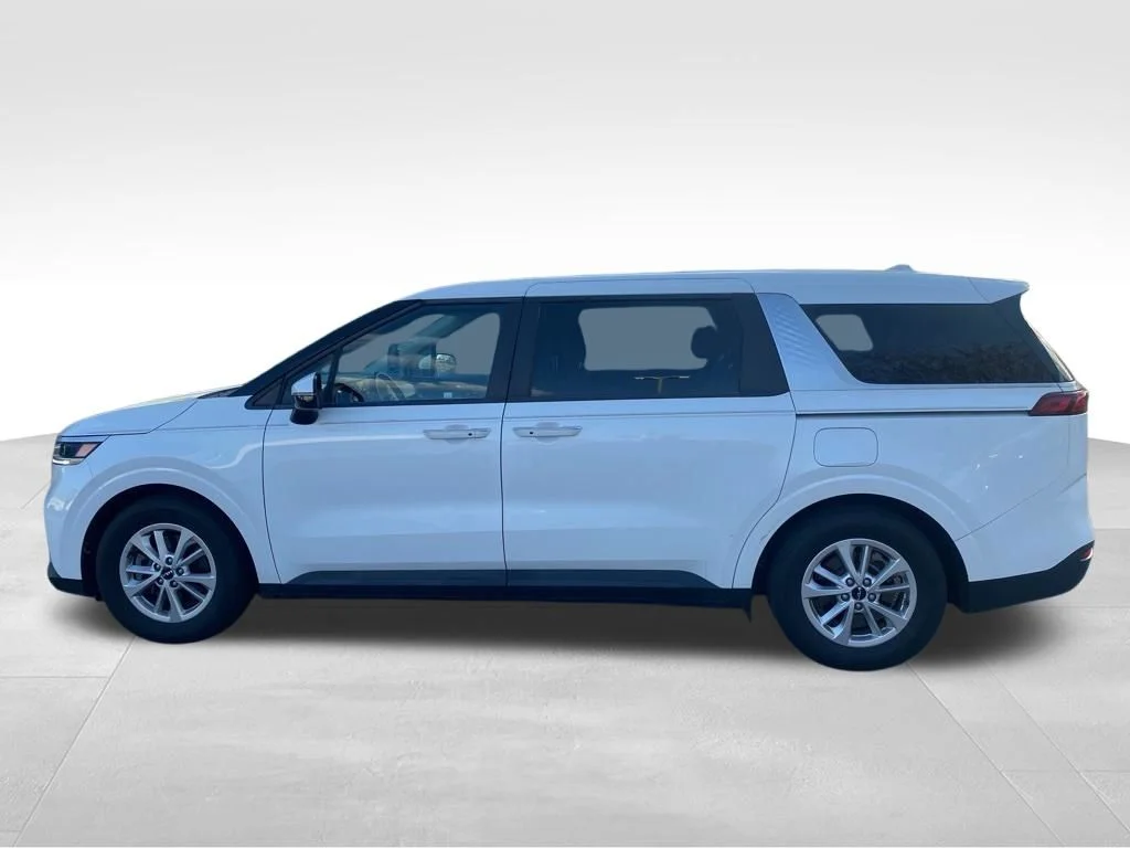 Used 2024 White Kia LX image 4