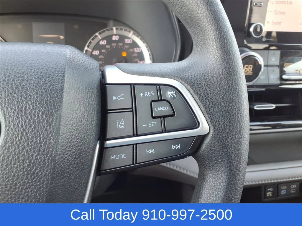 Used 2022 Black Toyota L image 21