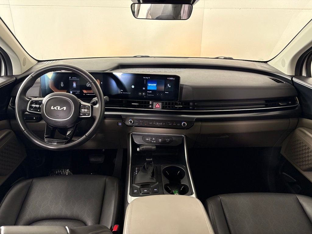 Used 2025 White Kia LXS image 37