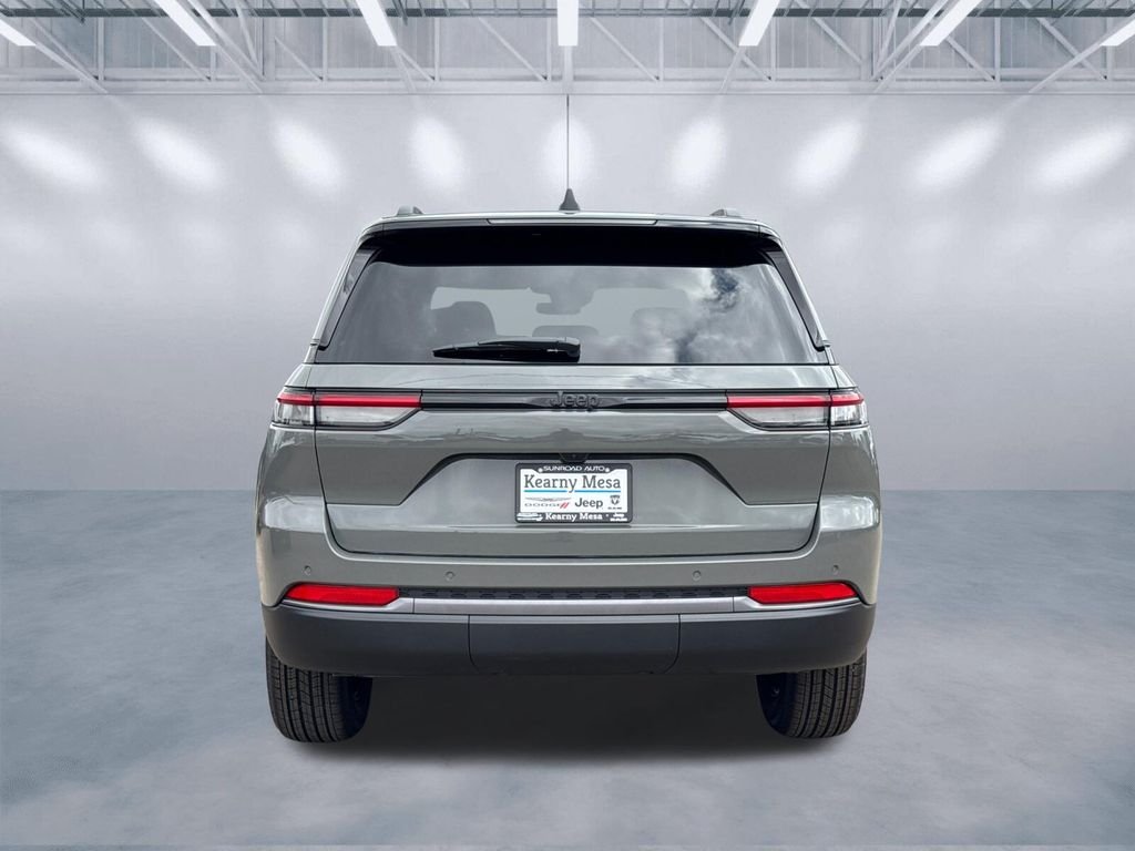 New 2027 Sting-Gray Clearcoat Jeep Laredo Altitude image 5