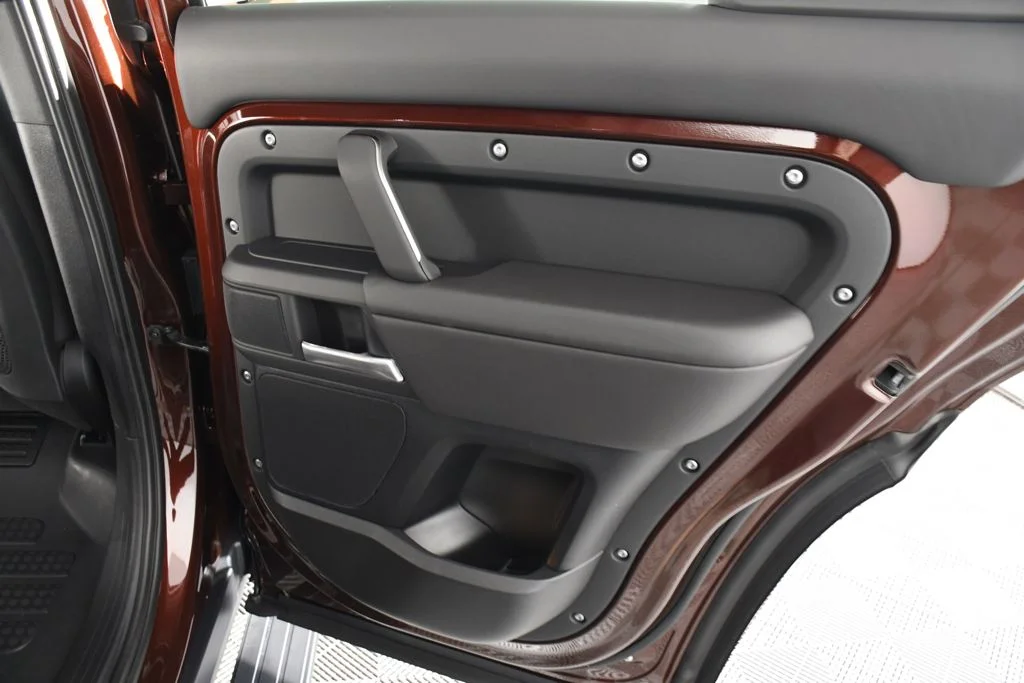 New 2026 Sedona Red Land Rover X-Dynamic SE image 5