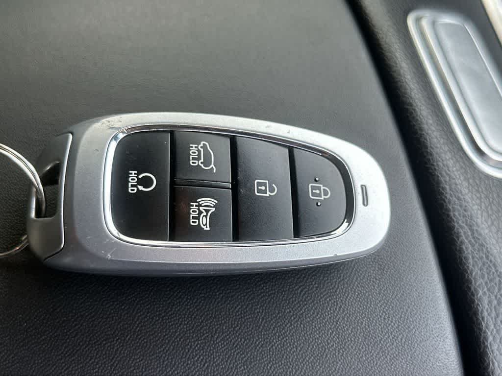 Used 2023 Shimmering Silver Hyundai SEL image 28