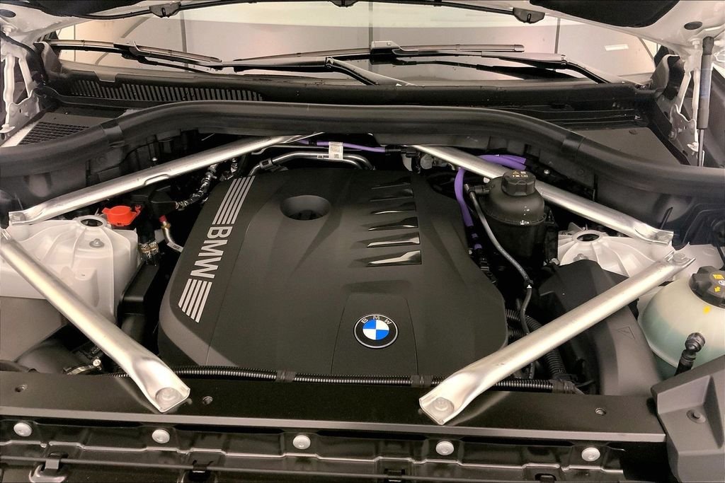 Used 2026 Mineral White Metallic BMW  image 8