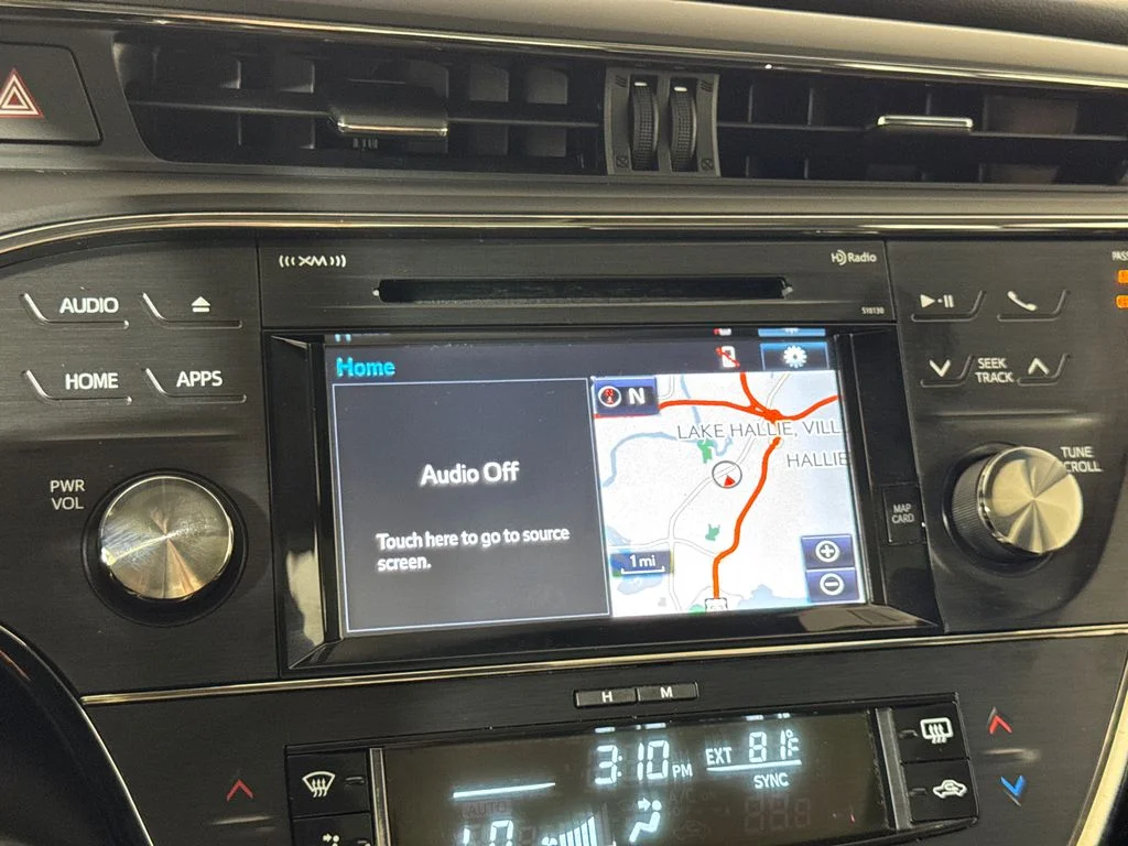 Used 2018 Gray Toyota XLE Premium image 19