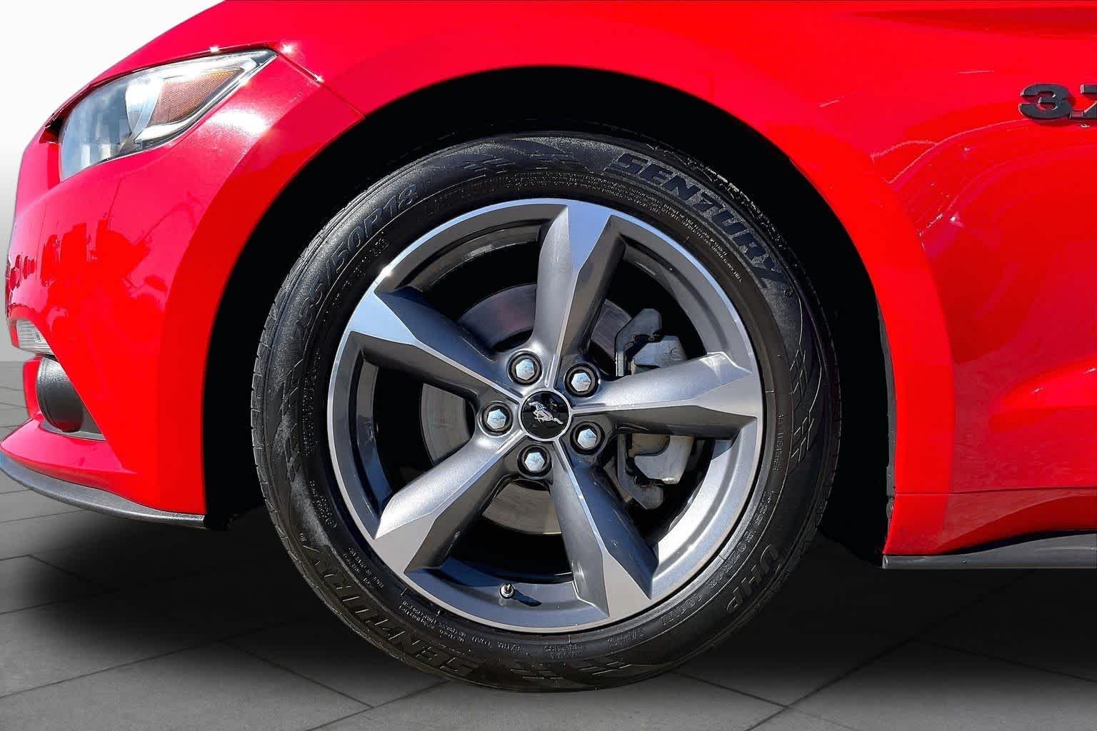Used 2015 Race Red Ford V6 image 10