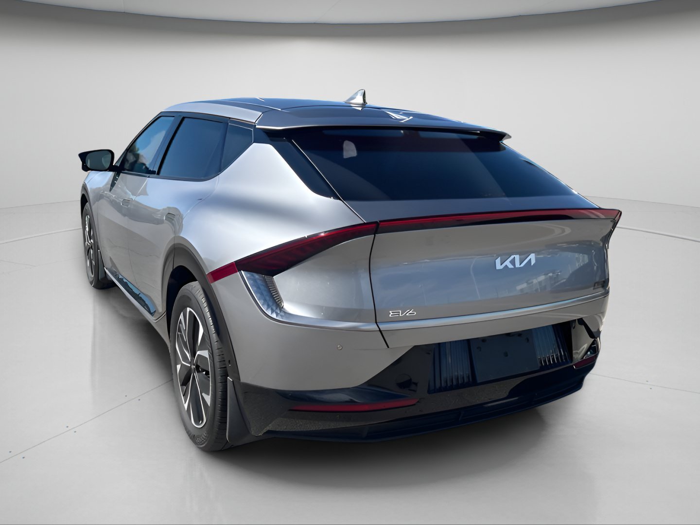 Used 2023 Steel Gray Kia Wind image 10