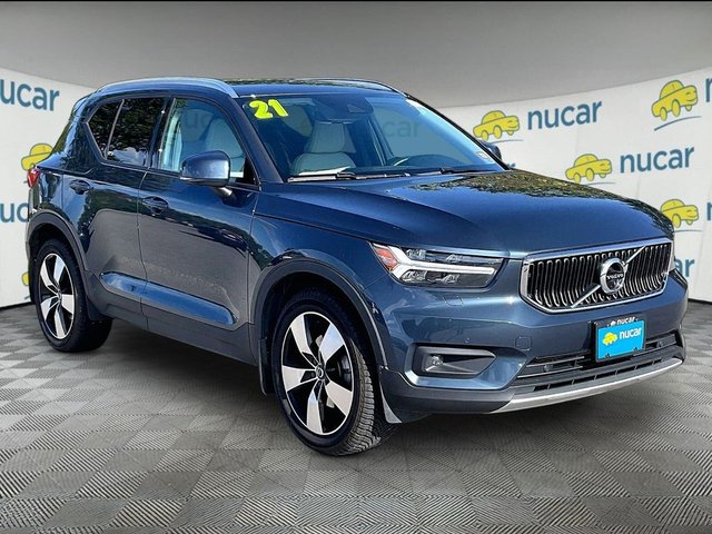 2021 Volvo XC40 Momentum
