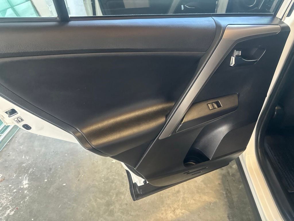 Used 2016 White Toyota XLE image 22