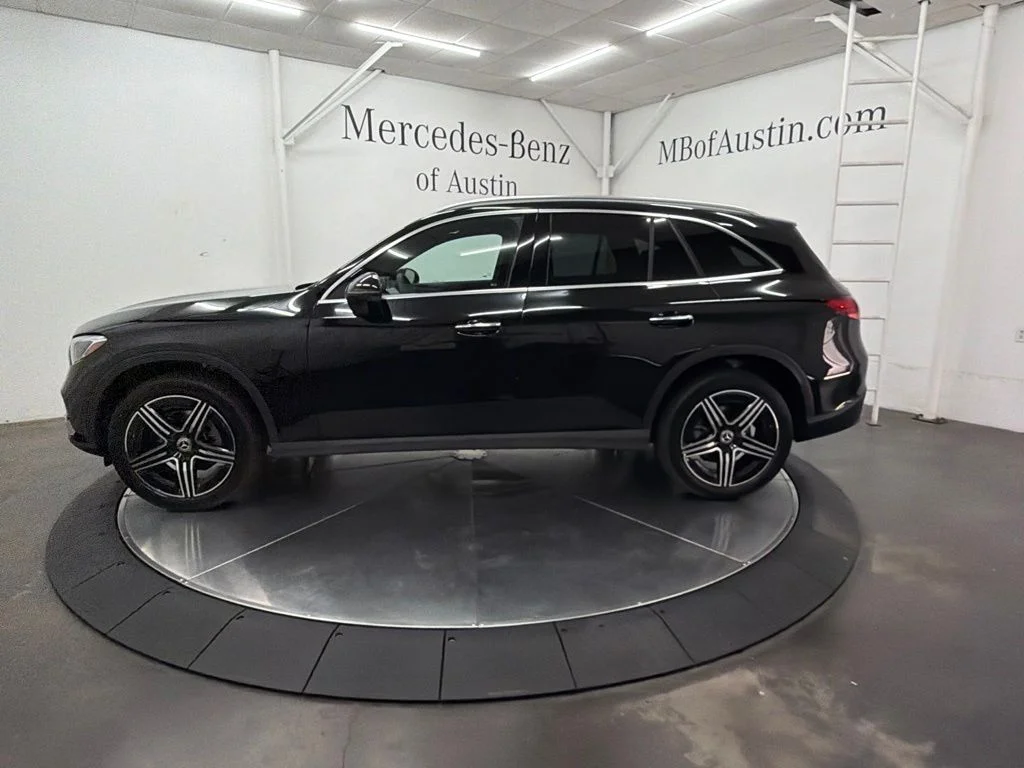 New 2027 Black Mercedes-Benz GLC 300 image 4