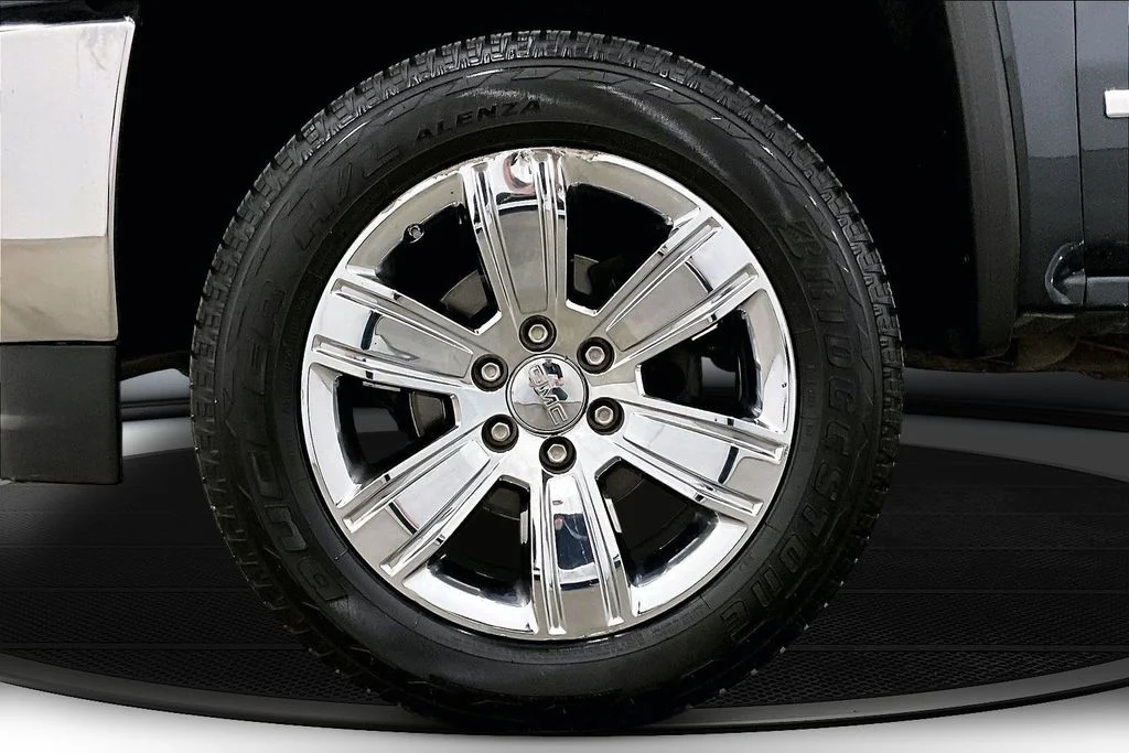 Used 2018 Gray GMC SLT image 33