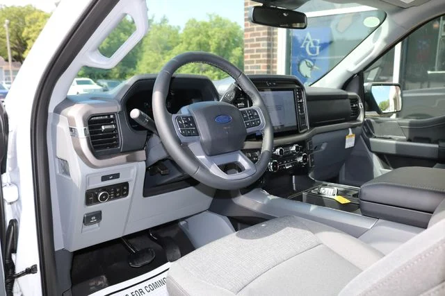 New 2026 Oxford White Ford XLT image 27