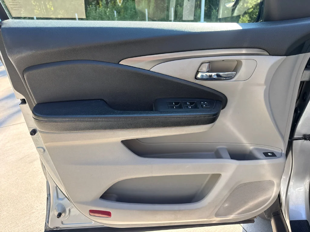 Used 2018 Lunar Silver Metallic Honda RTL-T image 13