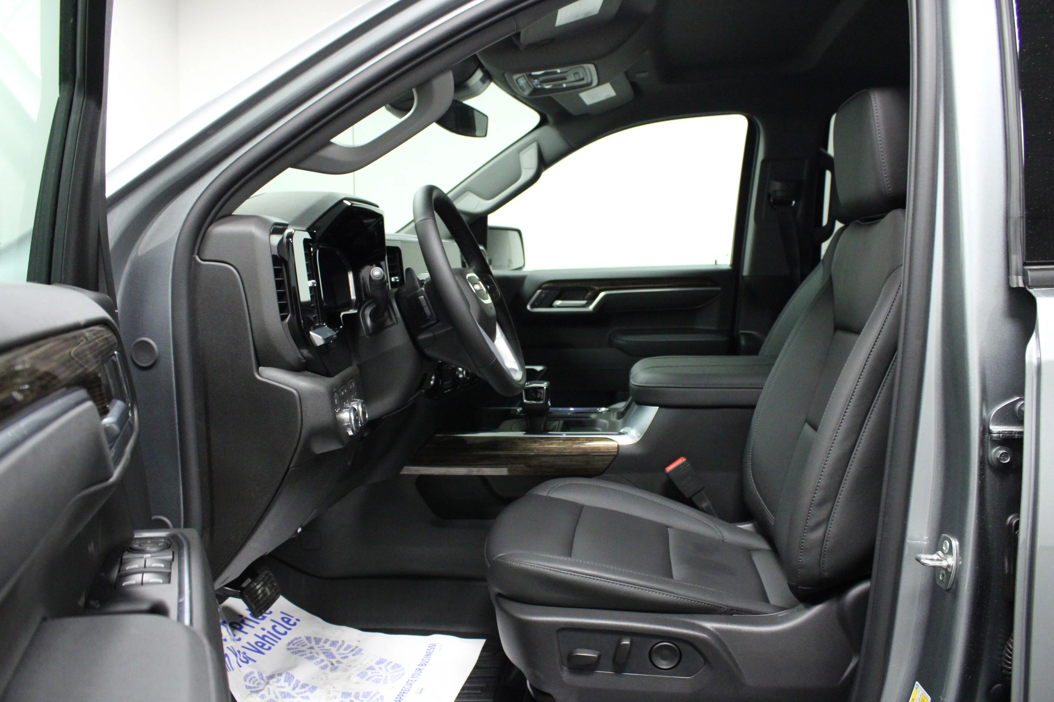 New 2026 Sterling Metallic GMC Elevation image 12