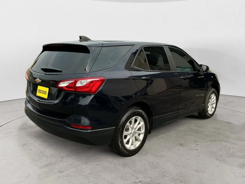 Used 2020 MIDNIGHT BLUE METALLIC Chevrolet LS image 5