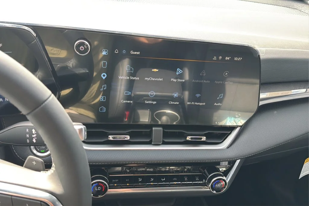 New 2027 Summit White Chevrolet LT image 24