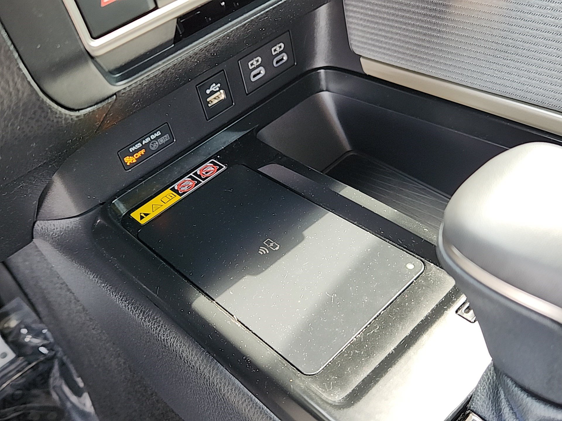 2025 Toyota Camry SE - Photo 14