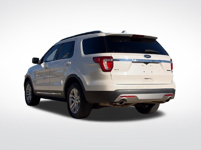 Used 2016 White Platinum Clearcoat Metallic Ford XLT image 7