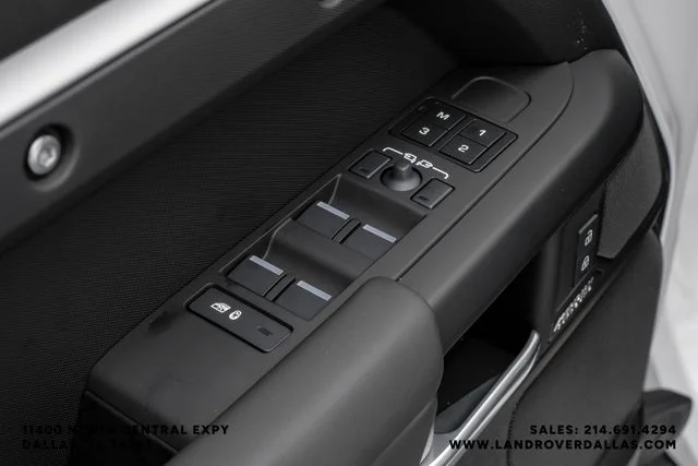 New 2026 Fuji White Land Rover X-Dynamic SE image 47