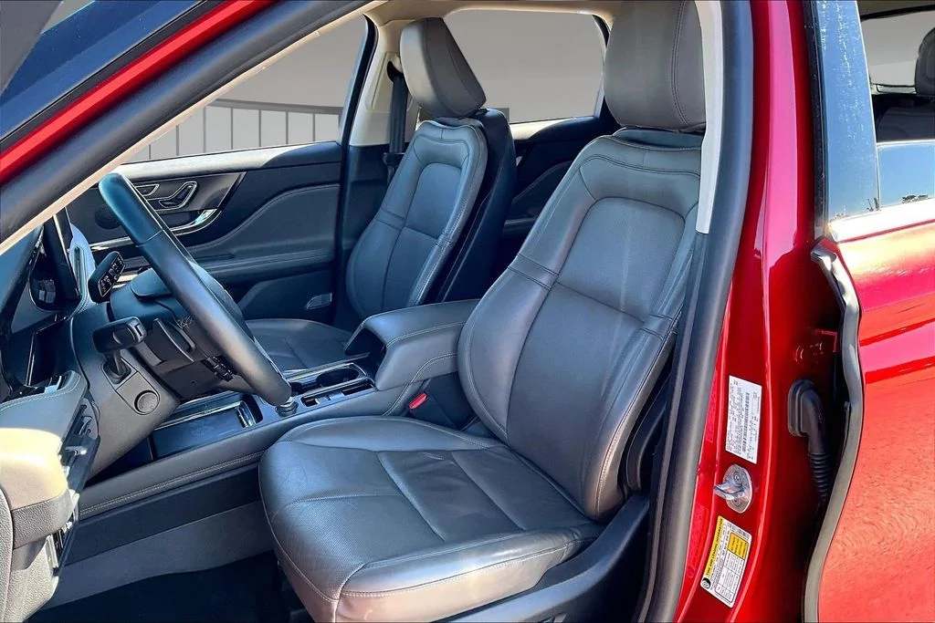 Used 2024 Red Lincoln Reserve image 24