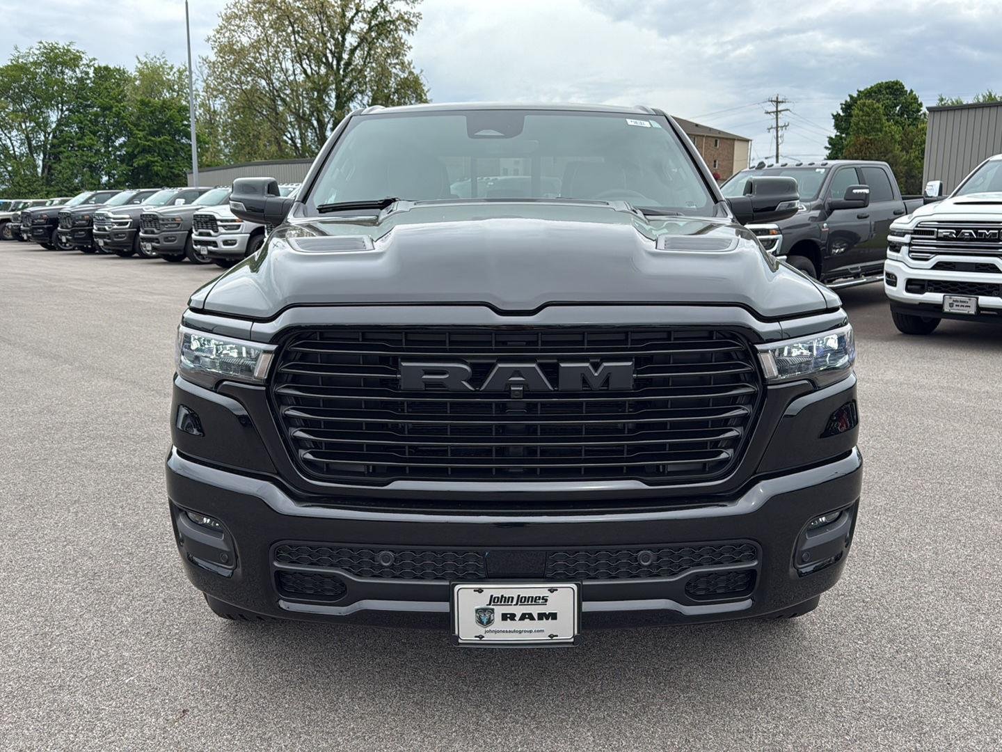 New 2026 Diamond Black Crystal Pearl-Coat Exterior Paint RAM Laramie image 16