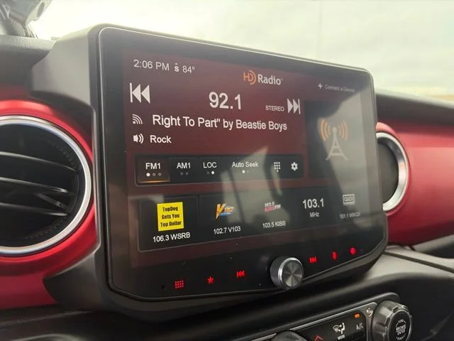 Used 2020  Jeep Rubicon image 25