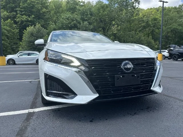 Used 2023 White Nissan 2.5 SL image 12