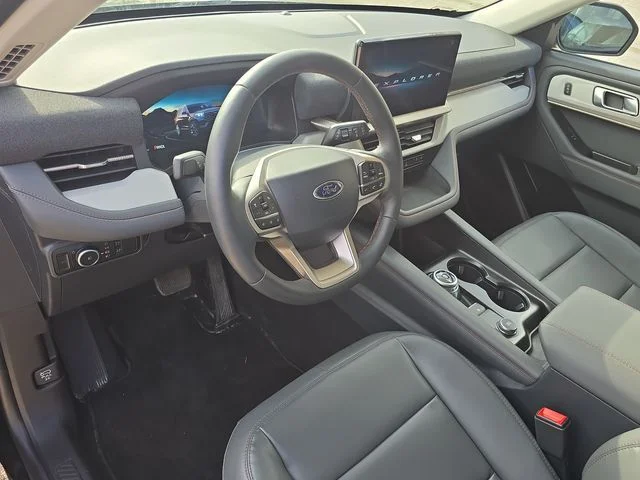 Used 2026 Agate Black Metallic Ford Active image 16