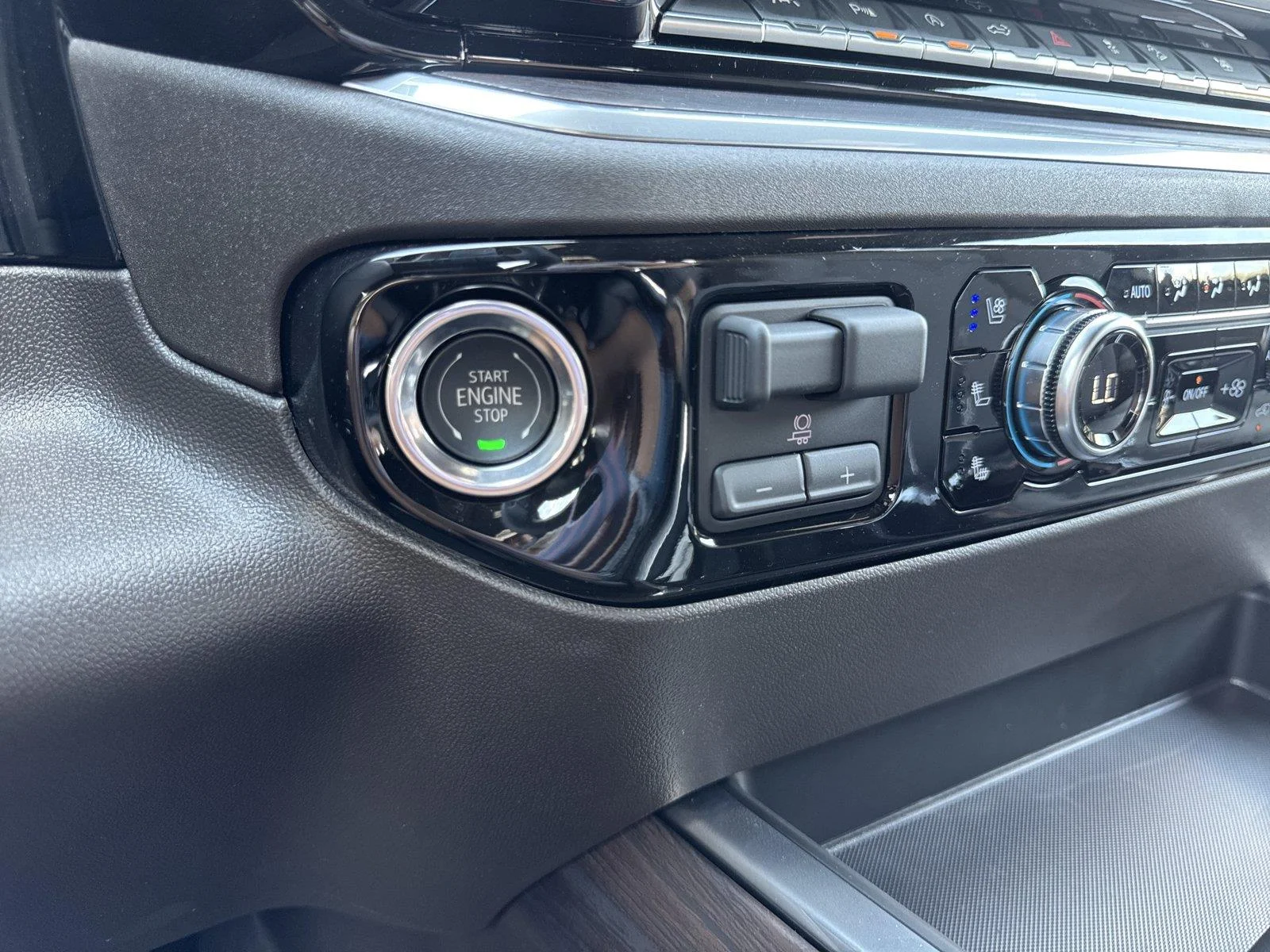New 2026 Onyx Black GMC SLT image 24