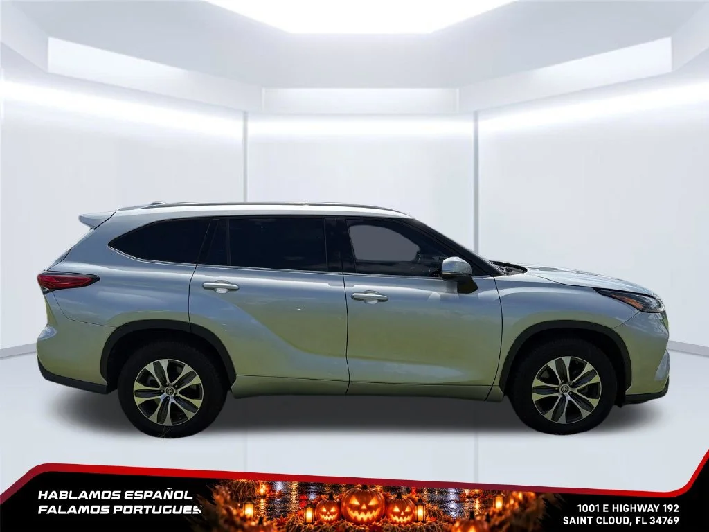 Used 2022 Silver Toyota XLE image 6