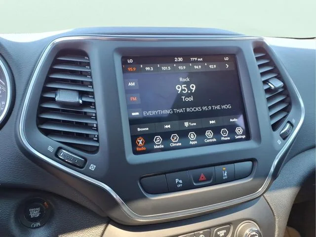 Used 2021 Beige Jeep Latitude Lux image 22