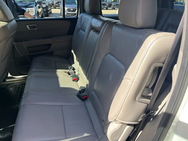 Used 2015 White Honda EX-L image 28