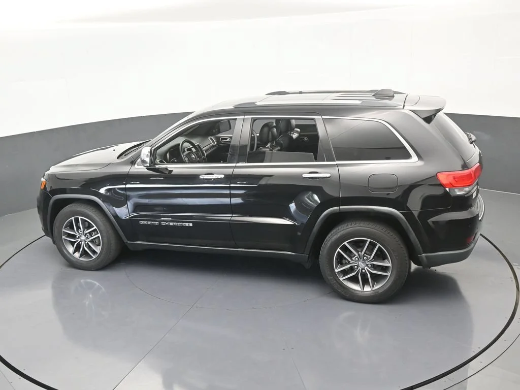 Used 2017 Diamond Black Crystal Pearlcoat Jeep Limited image 48